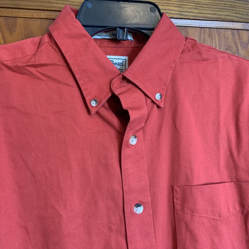 LL Bean Wrinkle Resistant Long Sleeved Men's Shirt. Size Medium - Tall